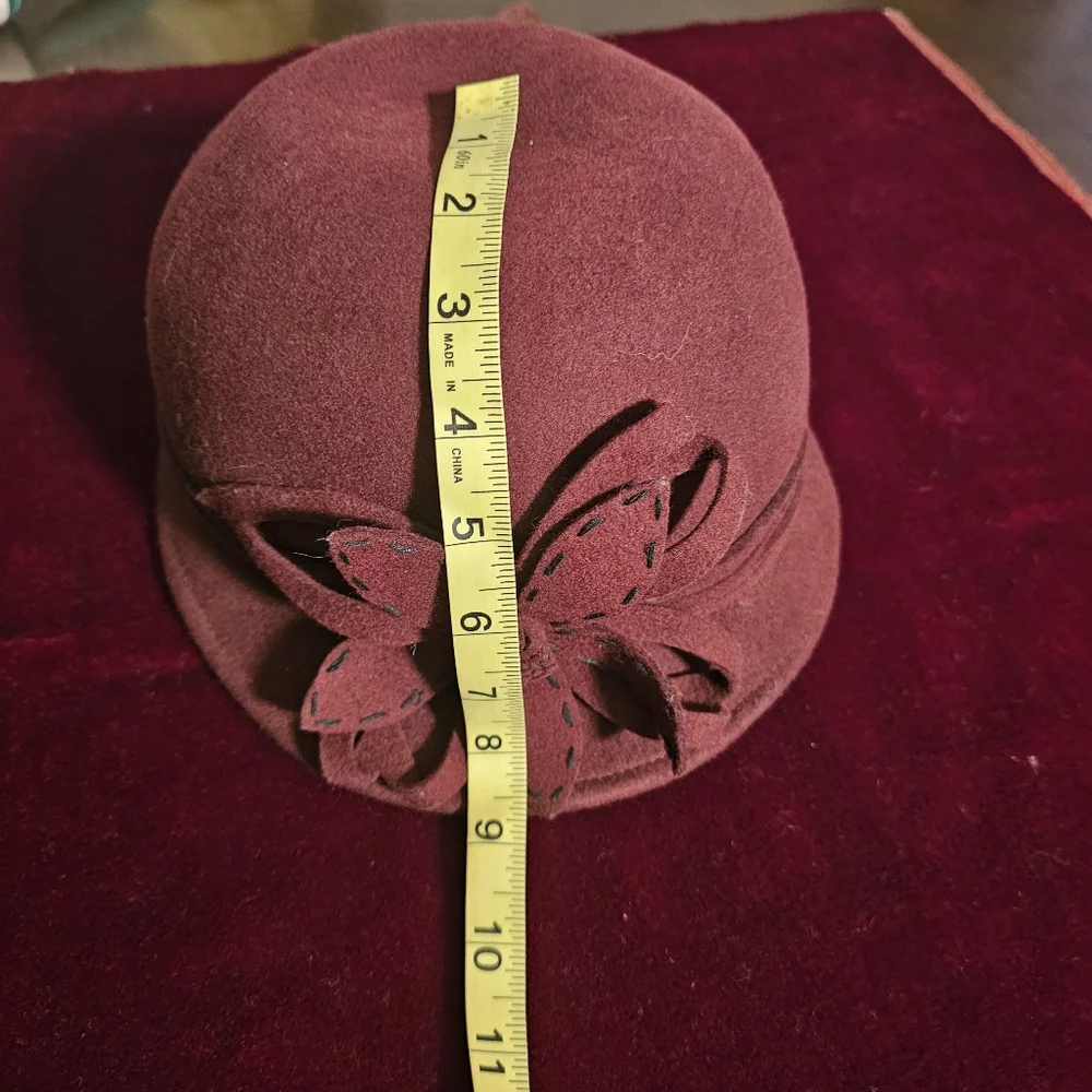 Delux Vintage Style Felt Womens Hat Floral Detail Burgundy 20s 30s 40s
